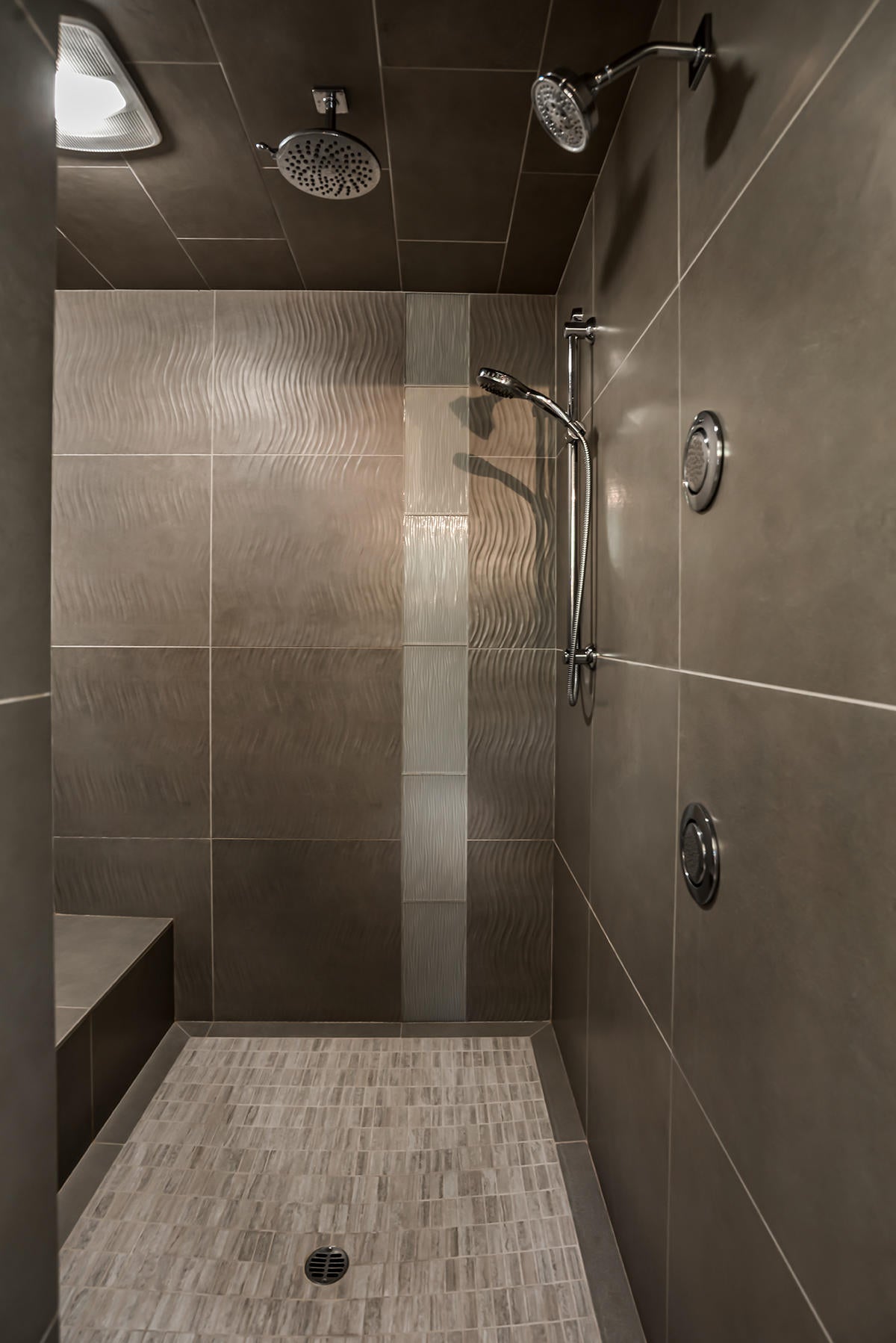 60540 Billadeau Road Bend, OR 97702 - Photo 19 of 39 20-Large Walk-in Tile Shower