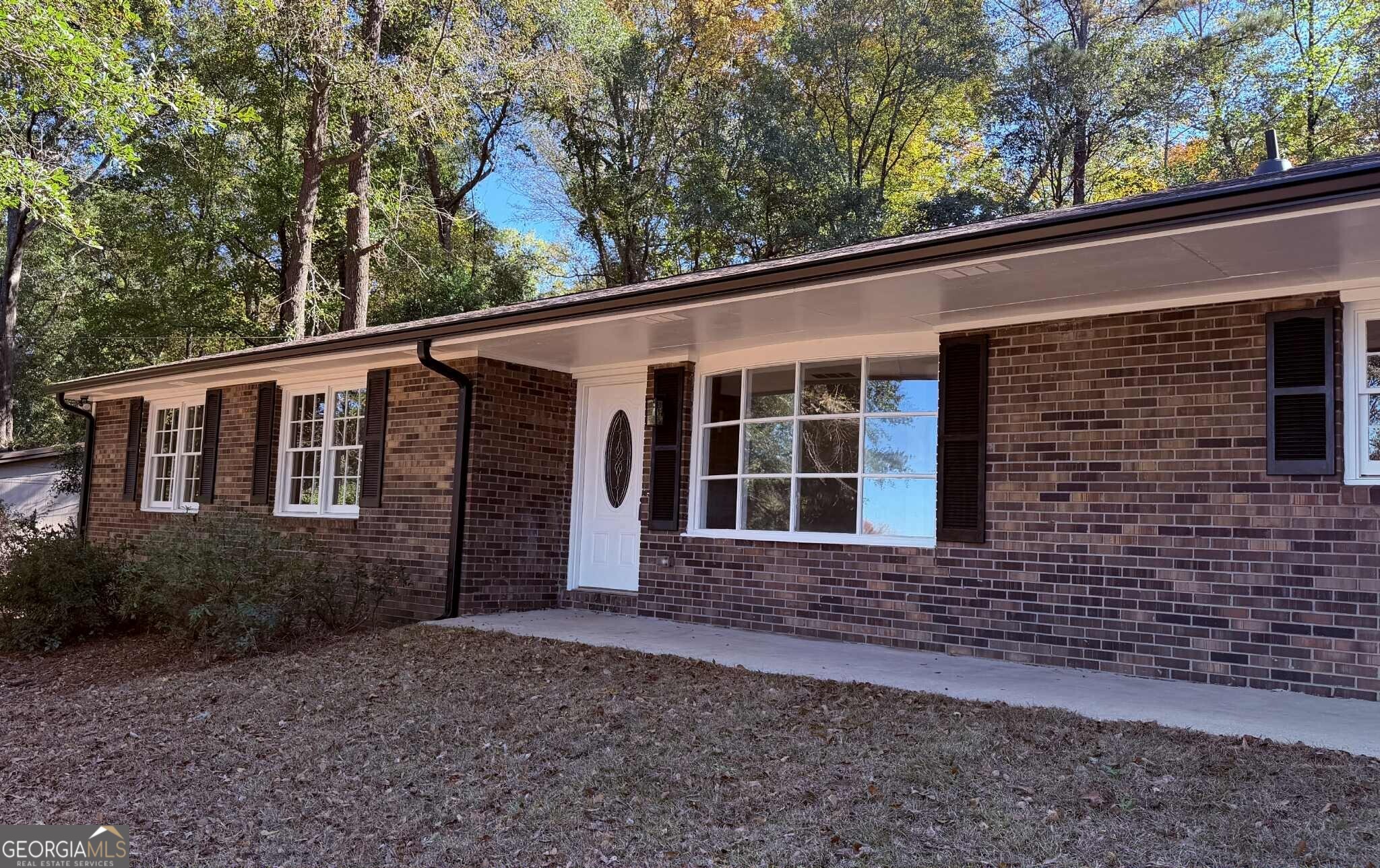 126 Waterfront Way Warner Robins, GA 31093 - Photo 1 of 60 a view of a house with a yard