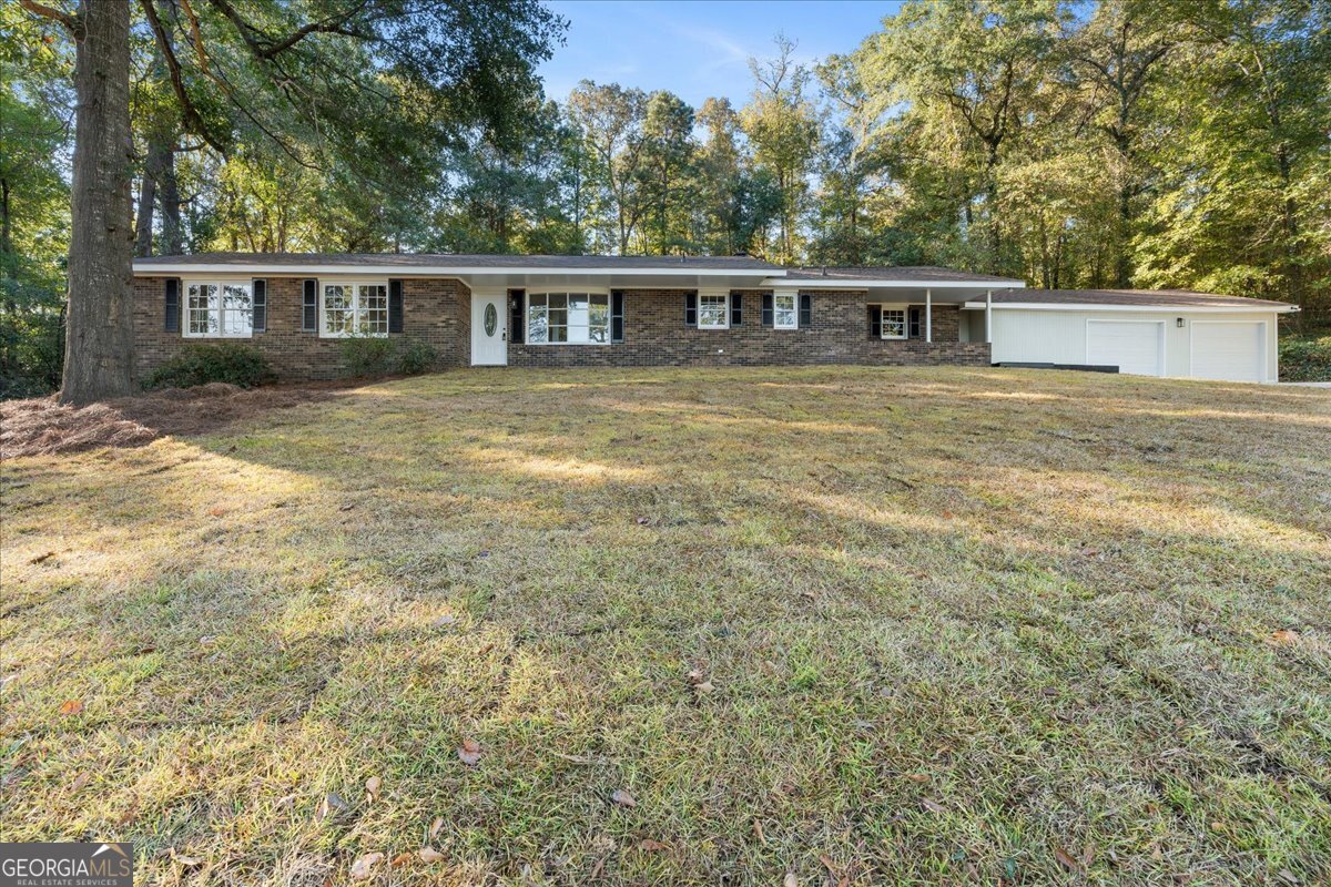 126 Waterfront Way Warner Robins, GA 31093 - Photo 10 of 60 front view of a house with a big yard