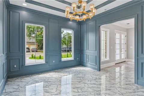 $560,000 | 1105 Lake Frances Drive, Gretna, LA 70056