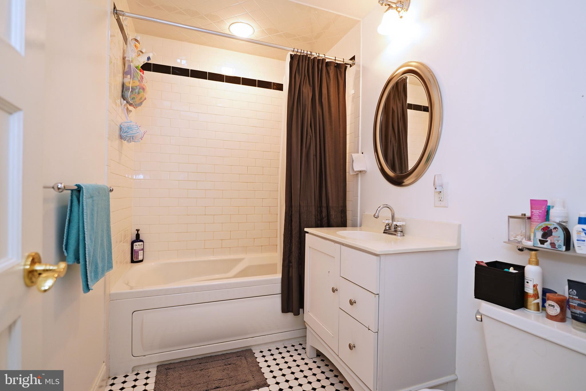 47 Diverty Road Pennington, NJ 08534 - Photo 36 of 54 Upstairs full bathroom