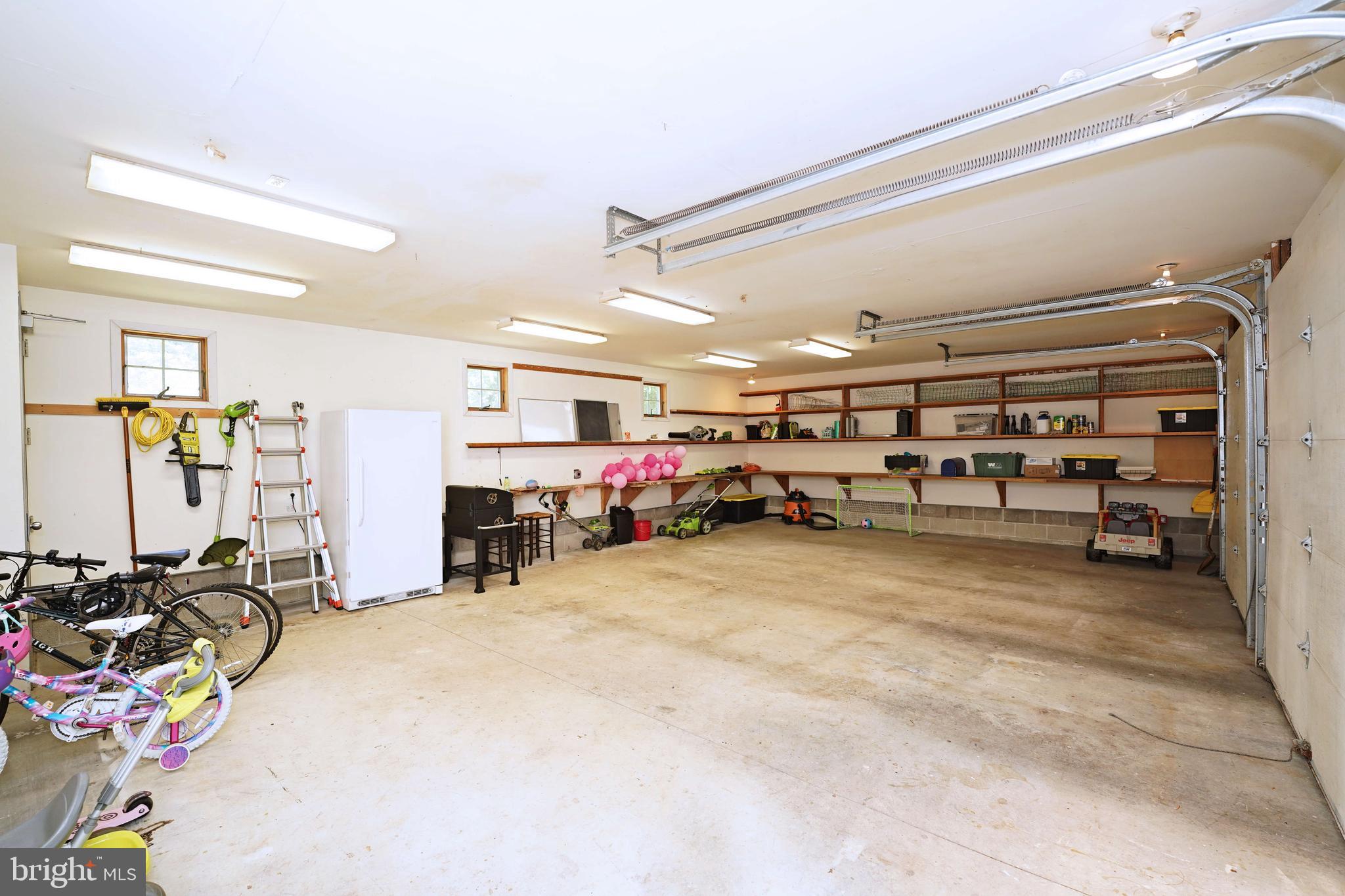 47 Diverty Road Pennington, NJ 08534 - Photo 43 of 54 Inside garage