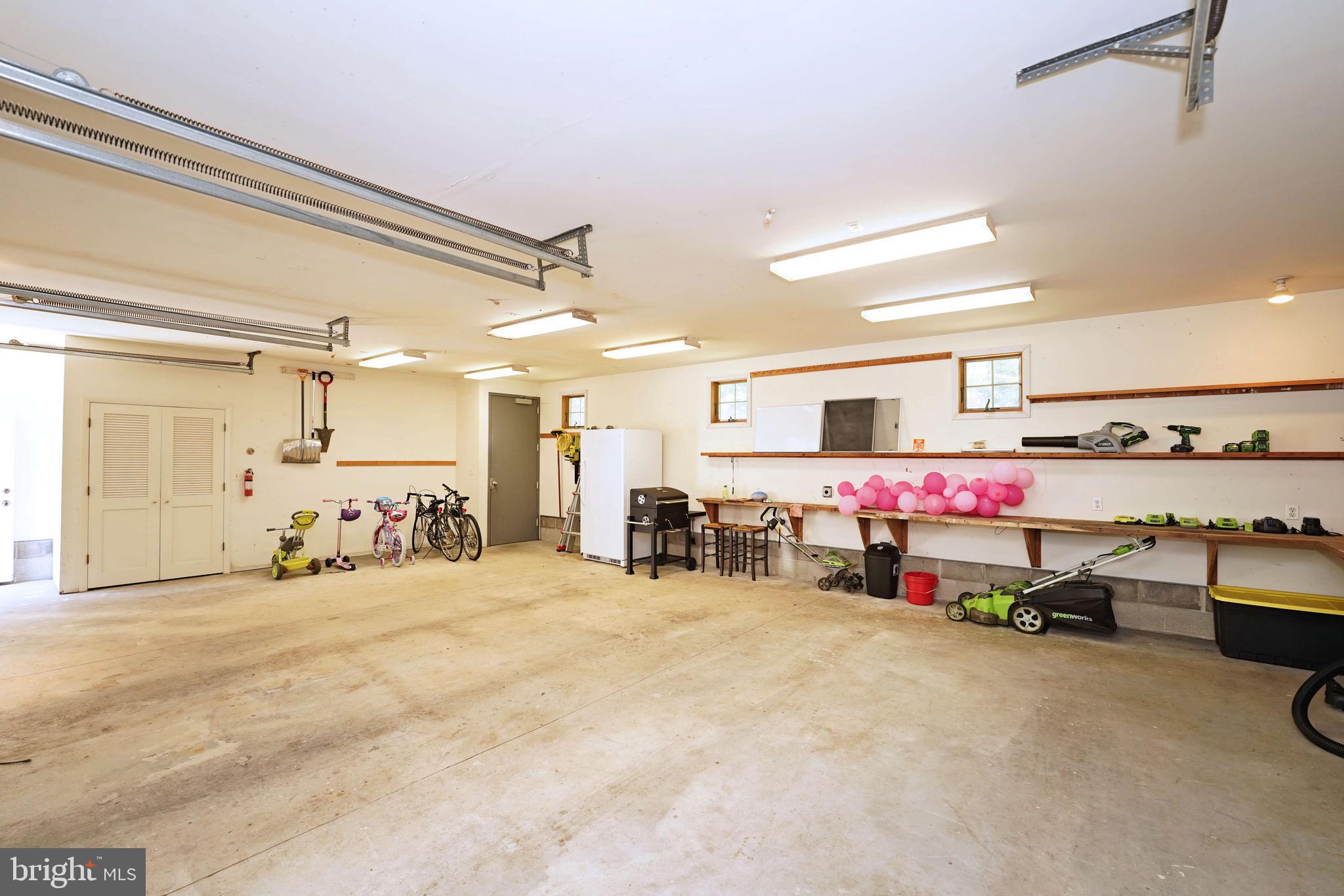 47 Diverty Road Pennington, NJ 08534 - Photo 44 of 54 Inside garage
