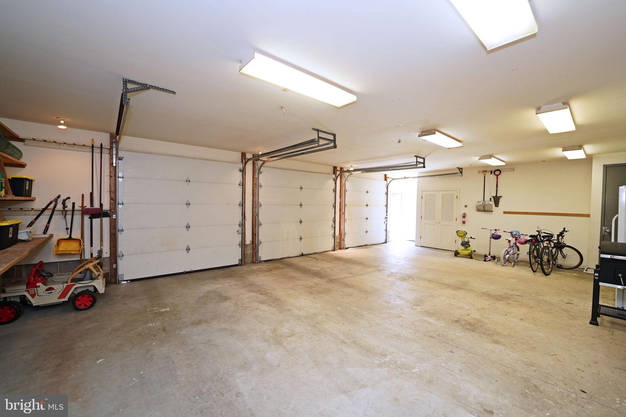 47 Diverty Road Pennington, NJ 08534 - Photo 45 of 54 Inside garage