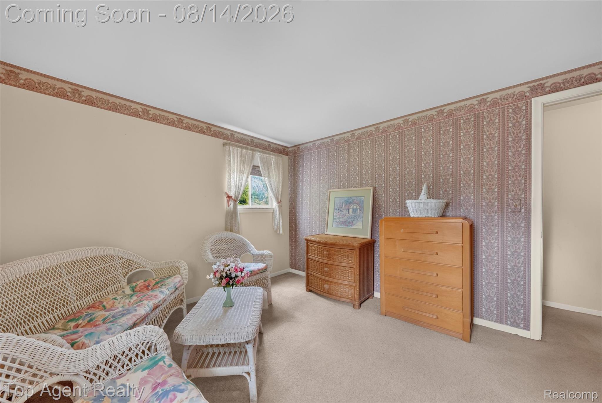 6084 Deguise Court Rochester, MI 48306 - Photo 34 of 50 39-6084-Deguise-Ct-Rochester-Hills-WindowStill.jpg