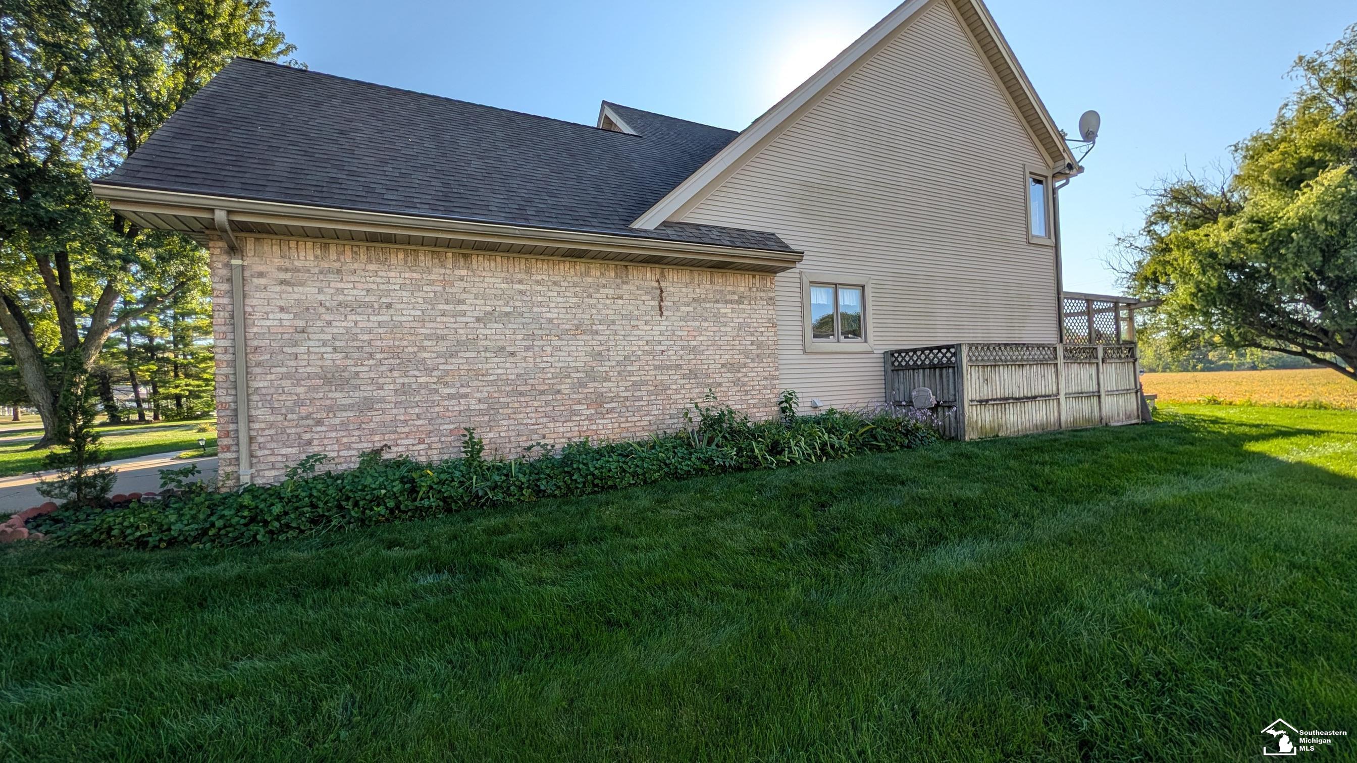 2583 Vivian Road Monroe, MI 48162 - Photo 11 of 40 50191192-f5f7373d-ebf4-4c58-926e-fe9e4f3eaa41.JPG