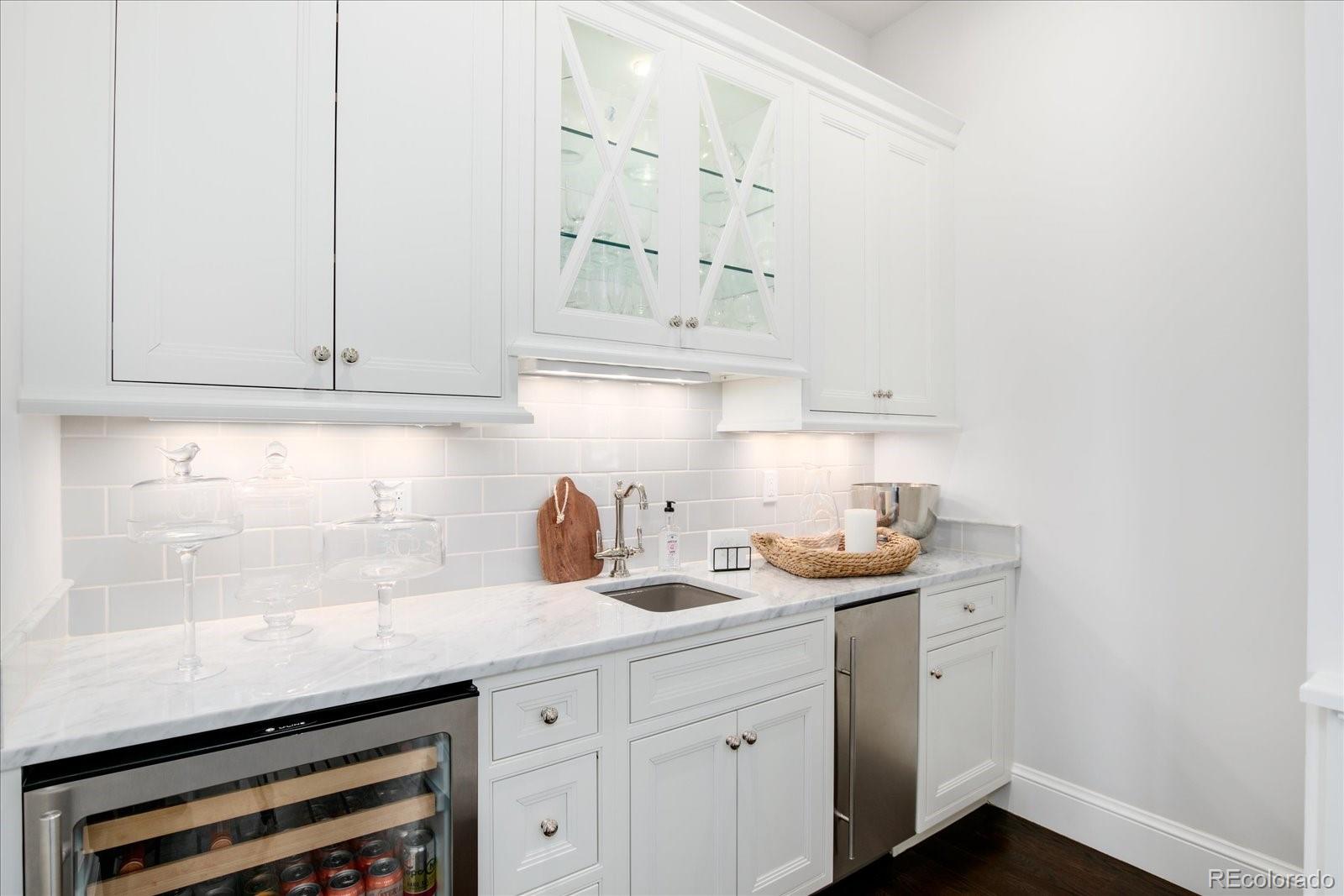 10890 Rainribbon Road Highlands Ranch, CO 80126 - Photo 16 of 40 a kitchen with appliances cabinets and a counter top space