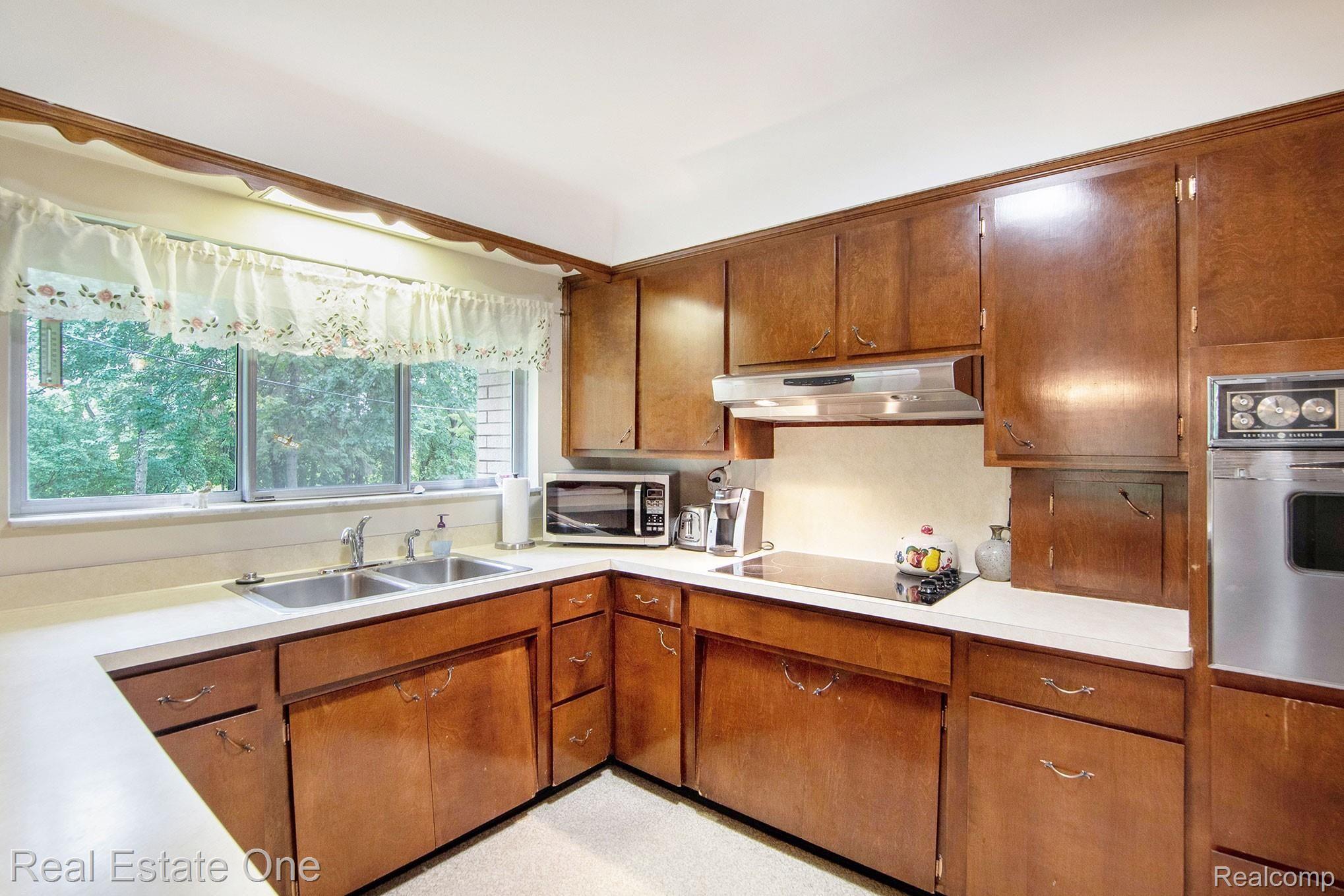 5 Kitchen.jpg