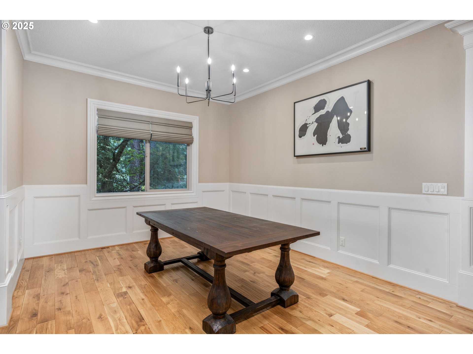 4530 Southwest Council Crest Drive Portland, OR 97239 - Photo 14 of 43 a workspace with furniture and window