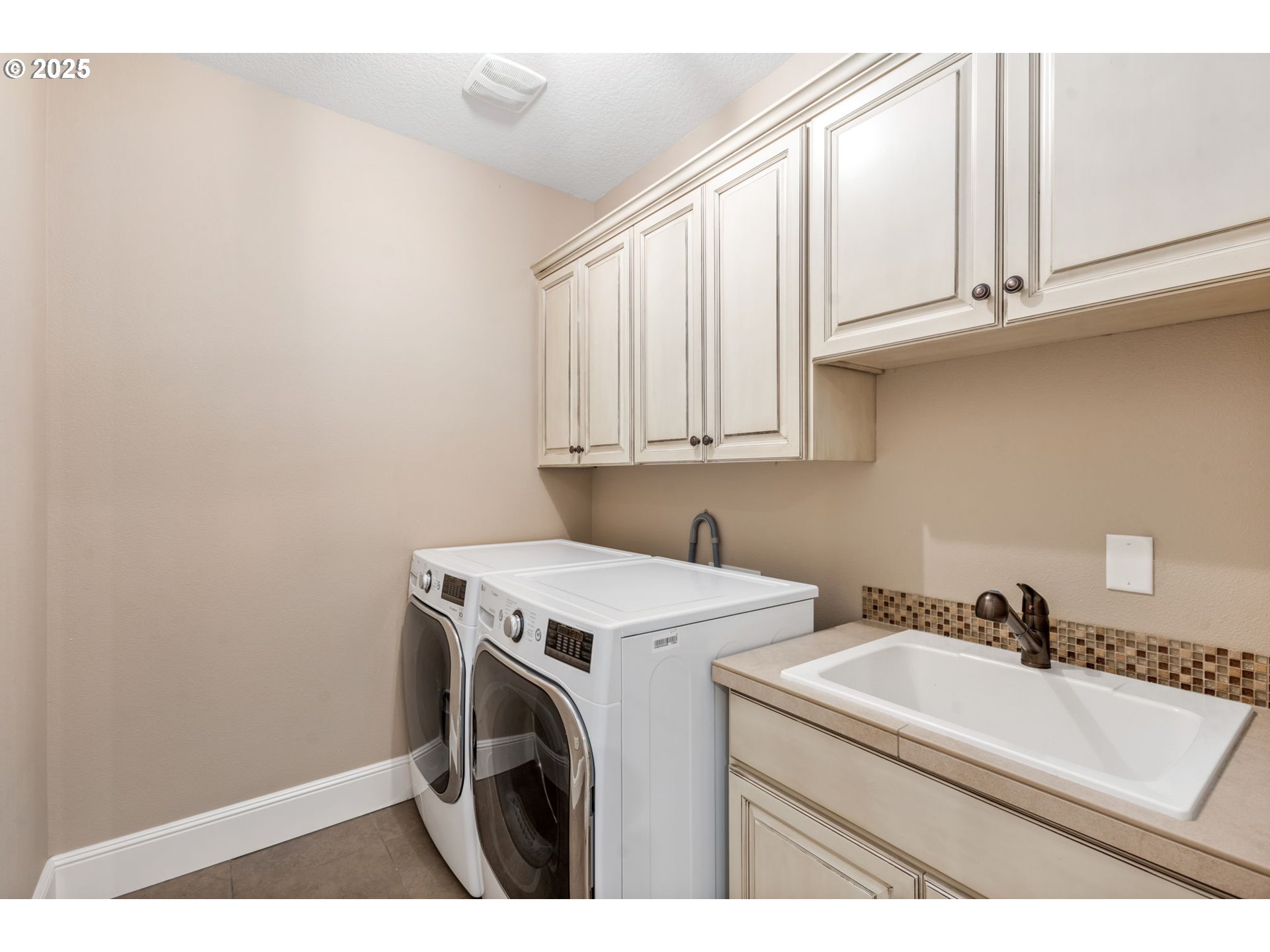 4530 Southwest Council Crest Drive Portland, OR 97239 - Photo 40 of 43 a utility room with dryer and washer