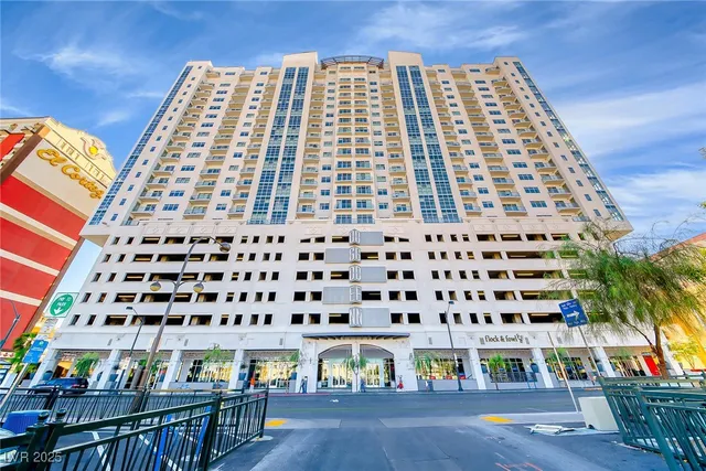 $3,400 | 150 South Las Vegas Boulevard, Unit 1803, Las Vegas, NV 89101