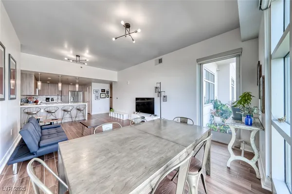 $3,400 | 150 South Las Vegas Boulevard, Unit 1803, Las Vegas, NV 89101