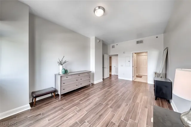 $3,400 | 150 South Las Vegas Boulevard, Unit 1803, Las Vegas, NV 89101