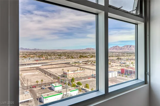 $3,400 | 150 South Las Vegas Boulevard, Unit 1803, Las Vegas, NV 89101