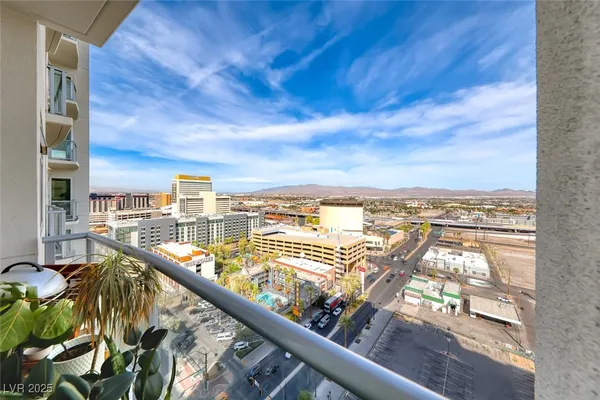 $3,400 | 150 South Las Vegas Boulevard, Unit 1803, Las Vegas, NV 89101