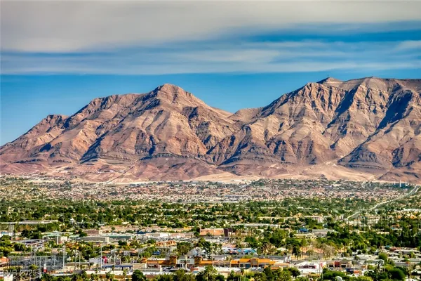 $3,400 | 150 South Las Vegas Boulevard, Unit 1803, Las Vegas, NV 89101
