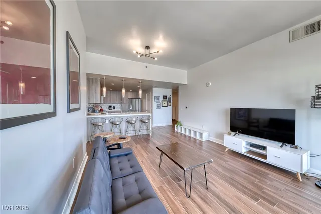 $3,400 | 150 South Las Vegas Boulevard, Unit 1803, Las Vegas, NV 89101