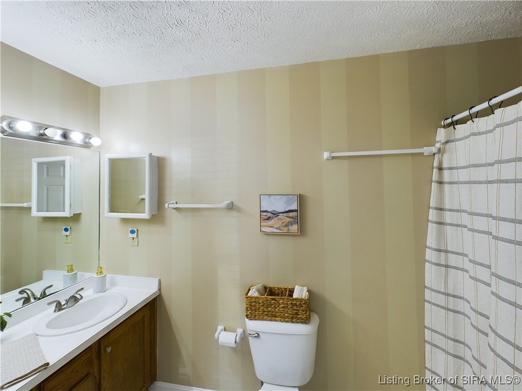 6209 Elanor Court Floyds Knobs, IN 47119 - Photo 11 of 25 Primary EnSuite Full Bathroom