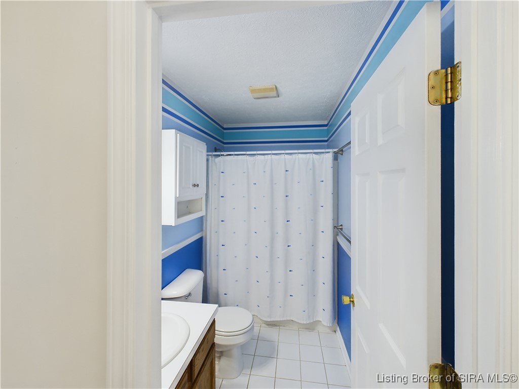 6209 Elanor Court Floyds Knobs, IN 47119 - Photo 13 of 25 Full Bathroom