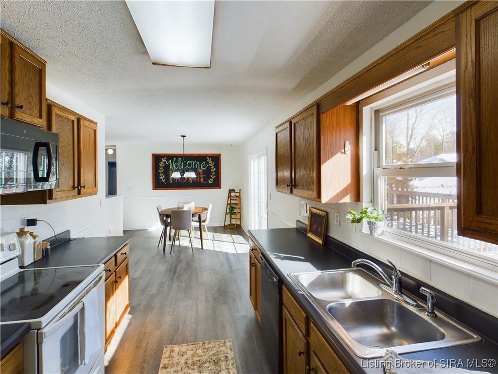 6209 Elanor Court Floyds Knobs, IN 47119 - Photo 8 of 25 Kitchen