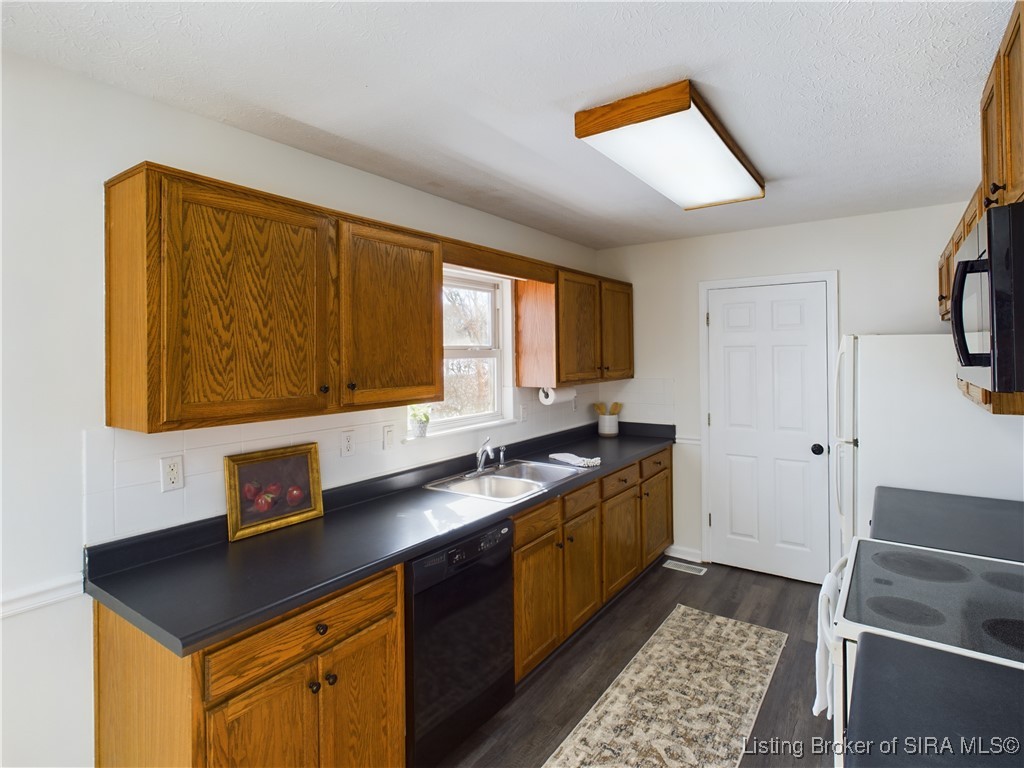 6209 Elanor Court Floyds Knobs, IN 47119 - Photo 9 of 25 Large pantry in the kitchen