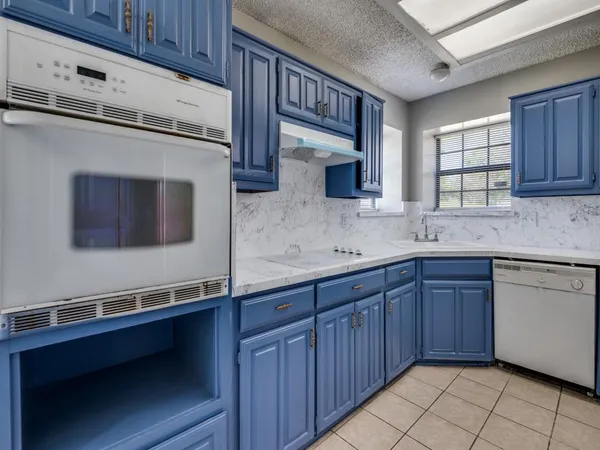 $1,950 | 1228 Cliff Trail, DeSoto, TX 75115