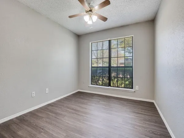 $1,950 | 1228 Cliff Trail, DeSoto, TX 75115