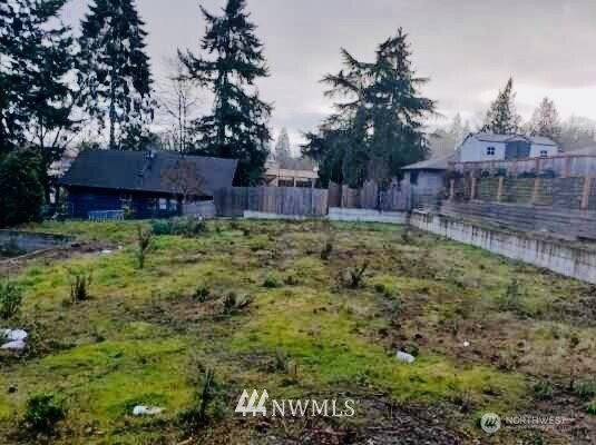 271 Hardie Avenue Northwest Renton, WA 98057 - Photo 1 of 3 a backyard of a house with lots of green space