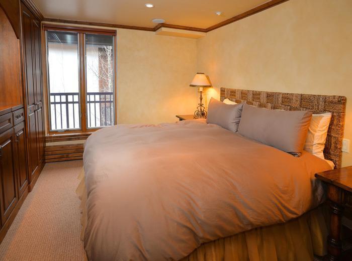 120 Willow Bridge Road, Unit 4H Vail, CO 81657 - Photo 7 of 17 Master bedroom with new linens, headboar