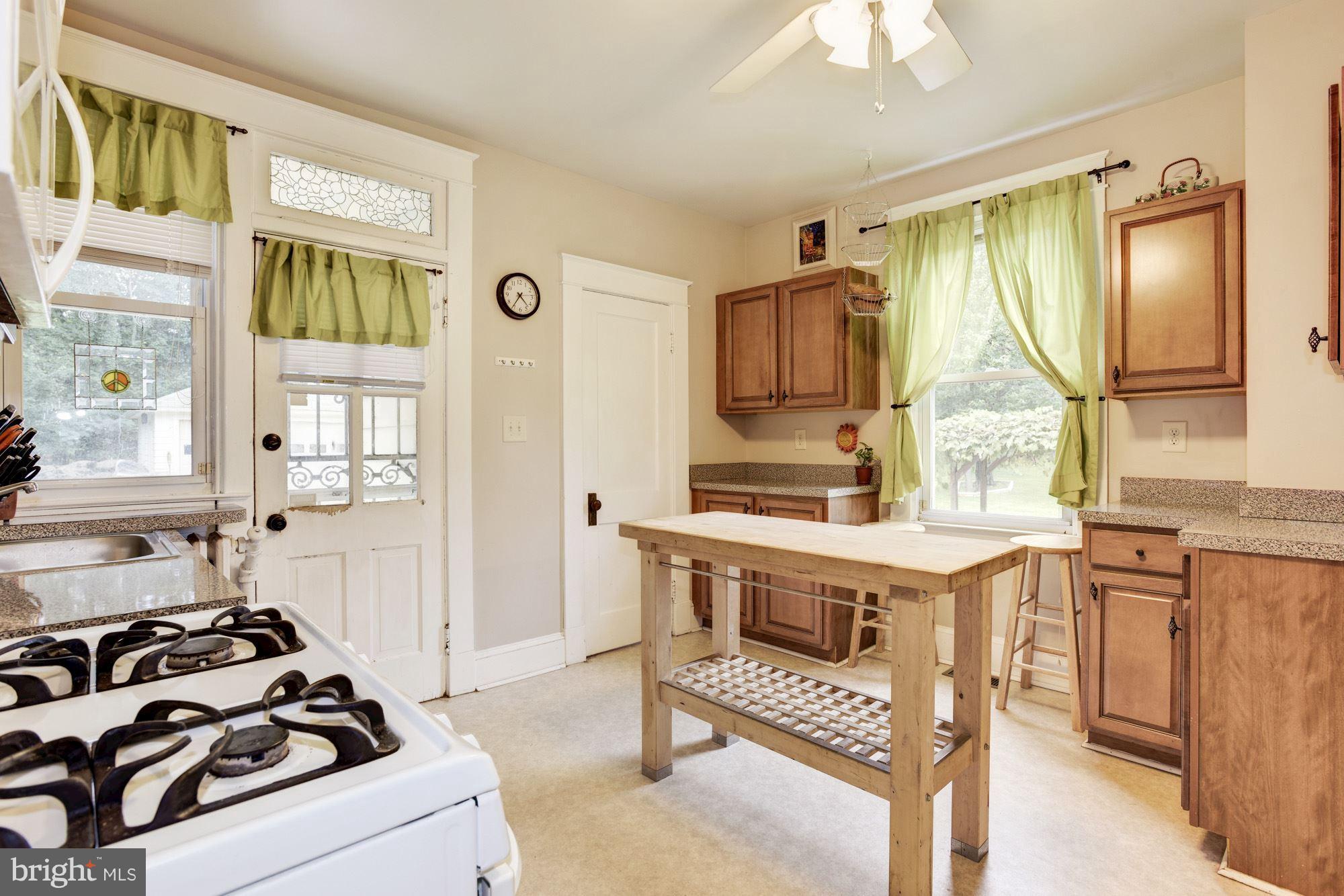 3606 Hilmar Road Baltimore, MD 21244 - Photo 11 of 25 Kitchen