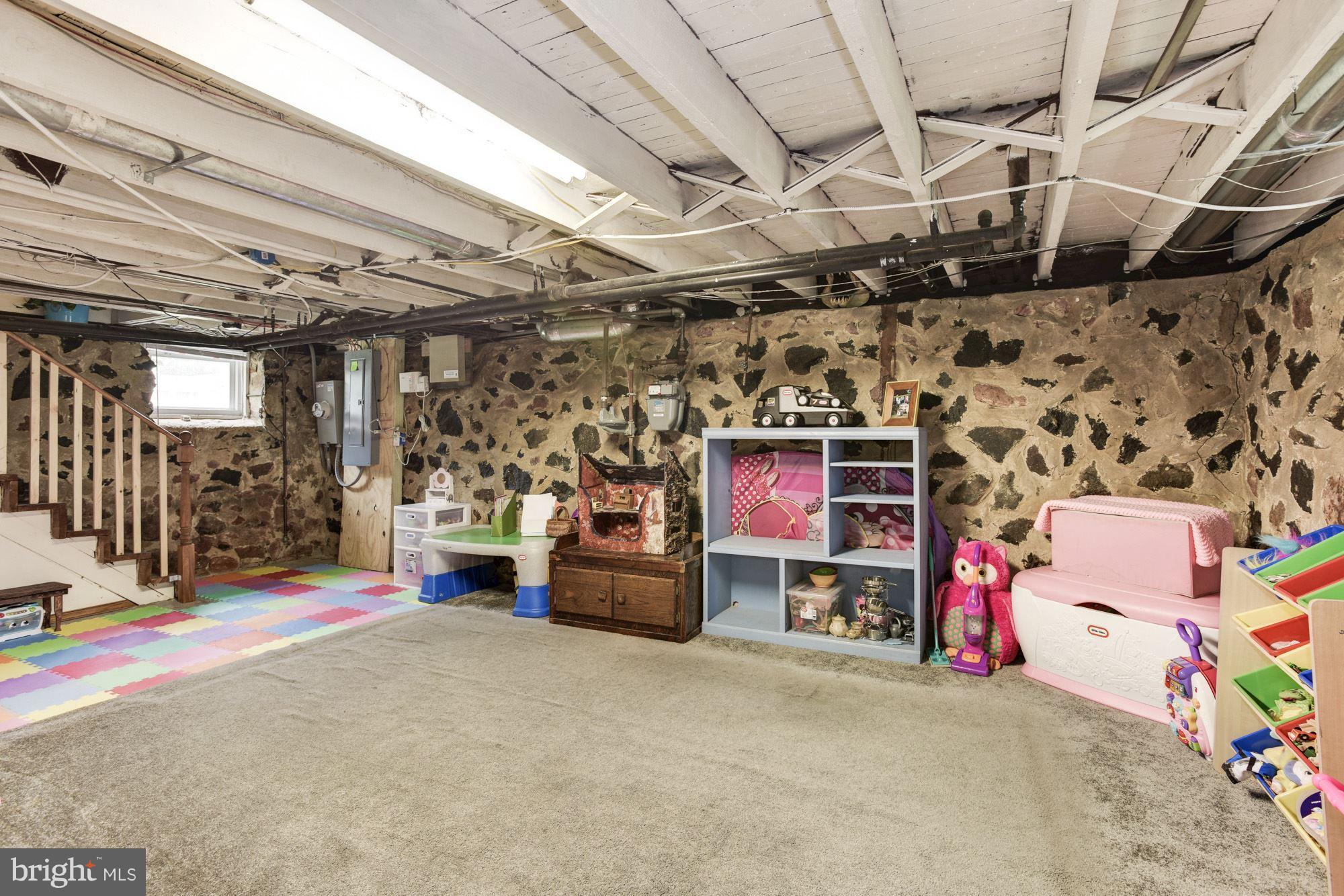 3606 Hilmar Road Baltimore, MD 21244 - Photo 21 of 25 Family Room