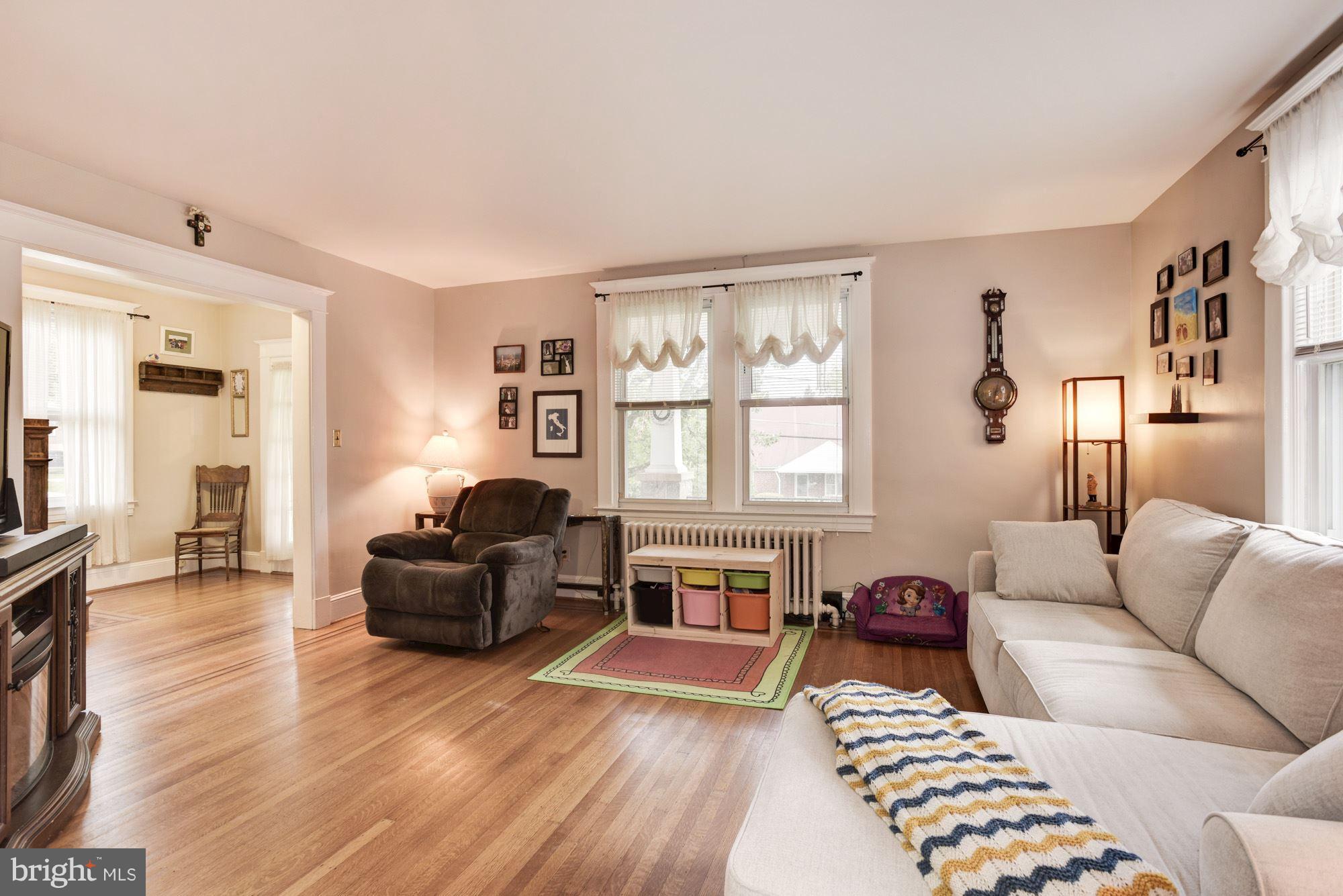 3606 Hilmar Road Baltimore, MD 21244 - Photo 5 of 25 Living Room