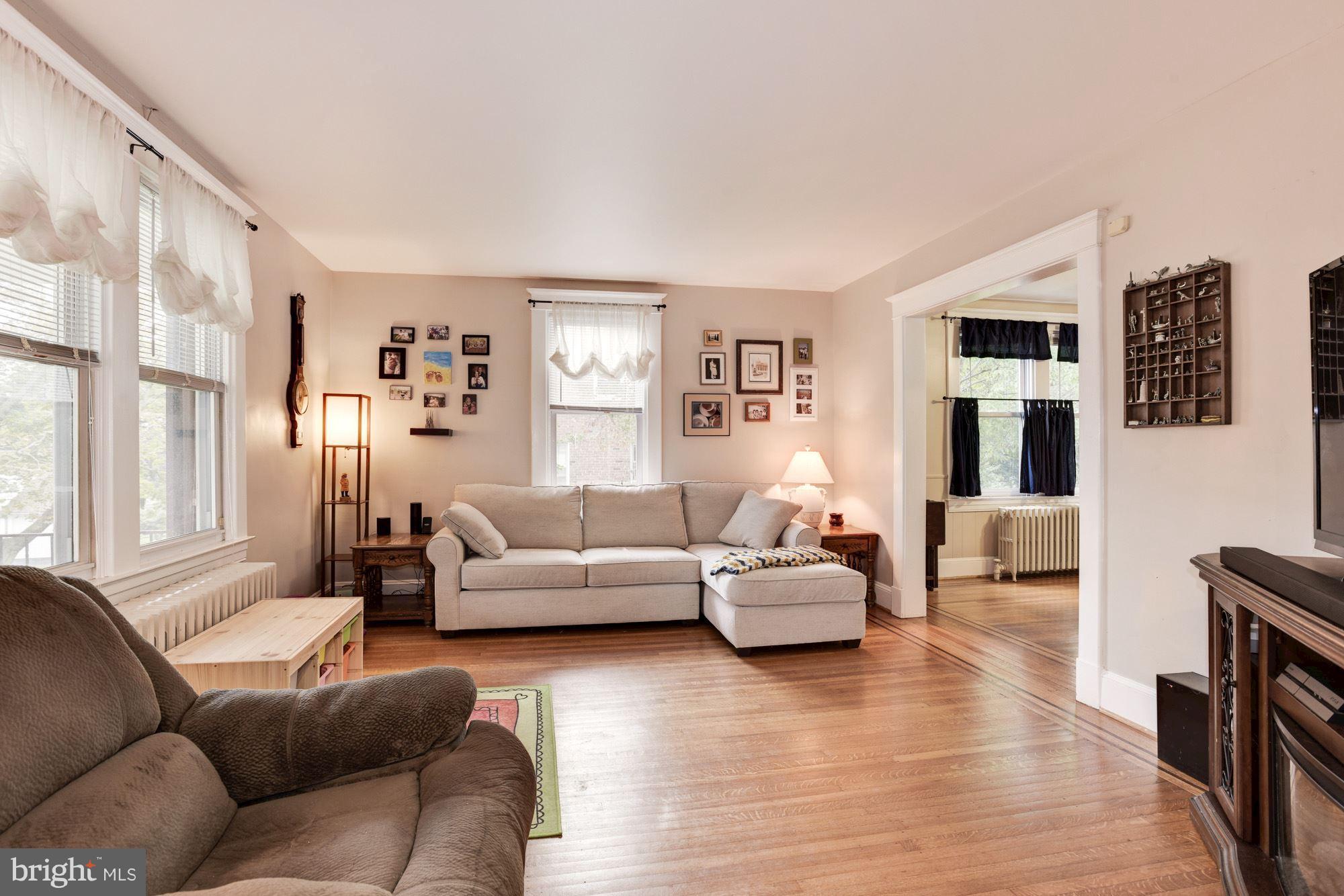 3606 Hilmar Road Baltimore, MD 21244 - Photo 6 of 25 Living Room