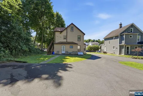 $575,000 | 60 Martin Road, Verona, NJ 07044