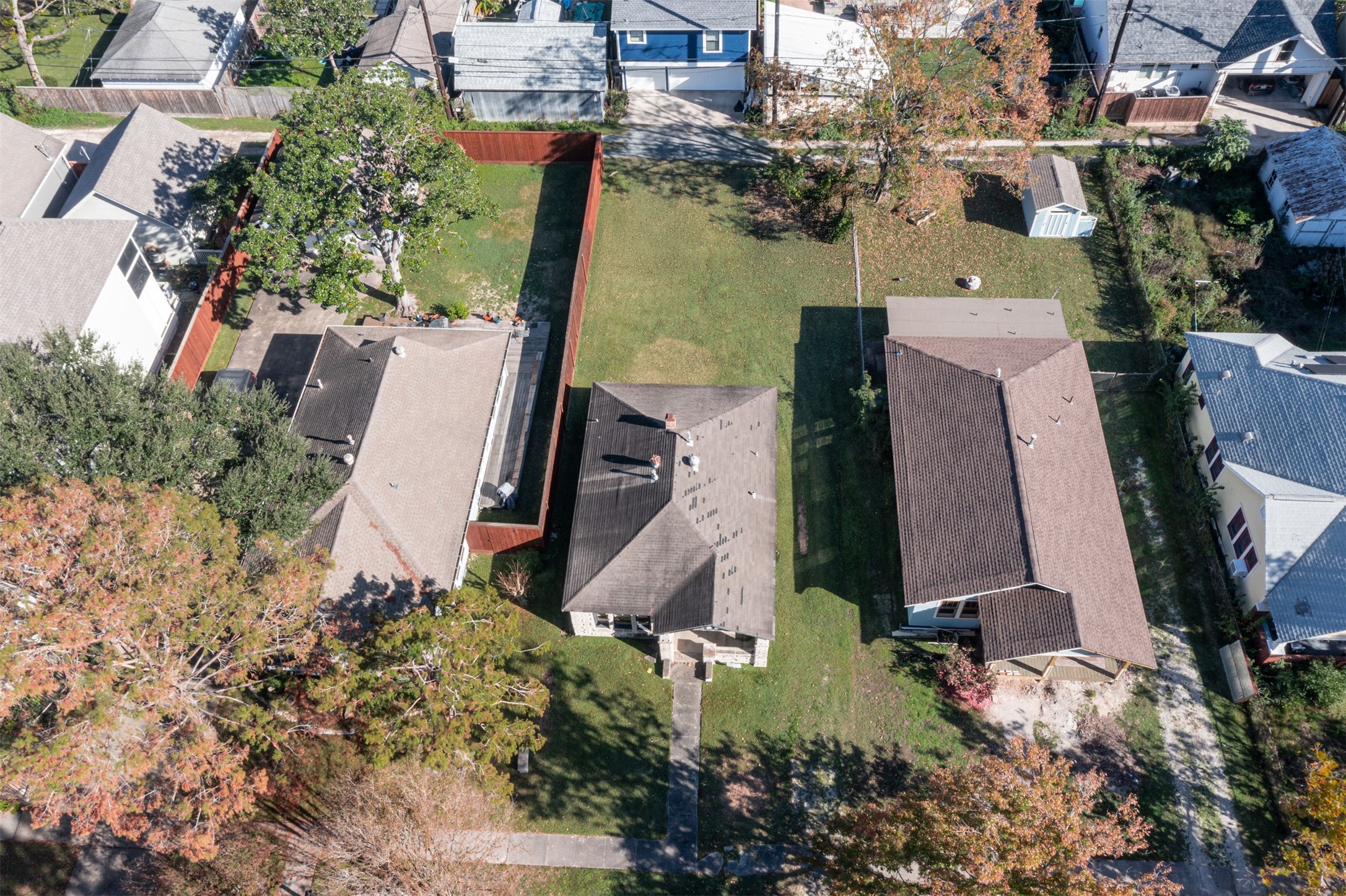 1118 Tulane Street Houston, TX 77008 - Photo 11 of 14 an aerial view of houses with outdoor space