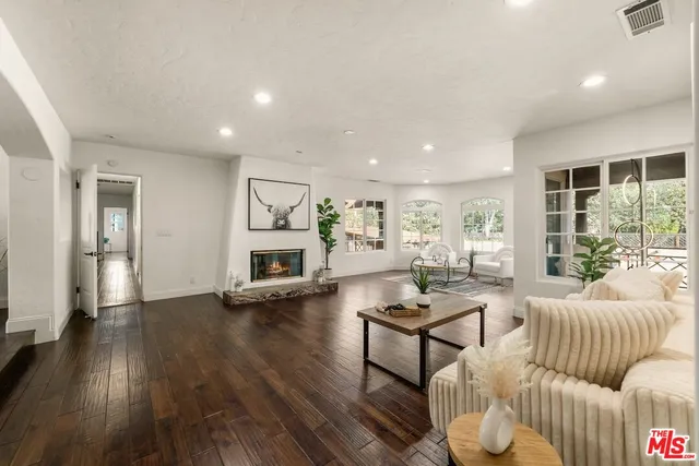 $3,400,000 | 828 South Sunset Canyon Drive, Burbank, CA 91501