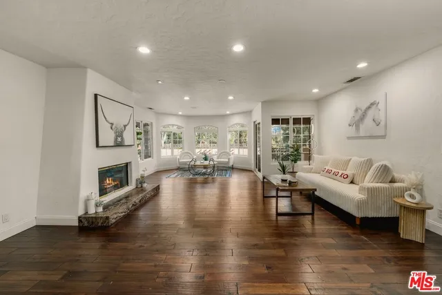 $3,400,000 | 828 South Sunset Canyon Drive, Burbank, CA 91501