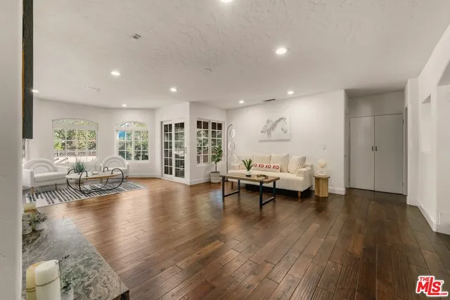 $3,400,000 | 828 South Sunset Canyon Drive, Burbank, CA 91501