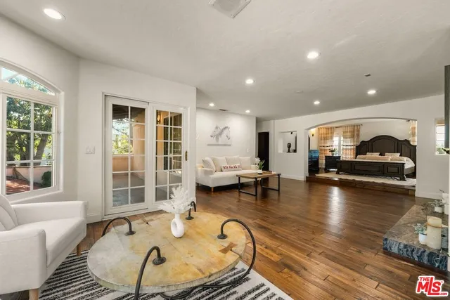 $3,400,000 | 828 South Sunset Canyon Drive, Burbank, CA 91501