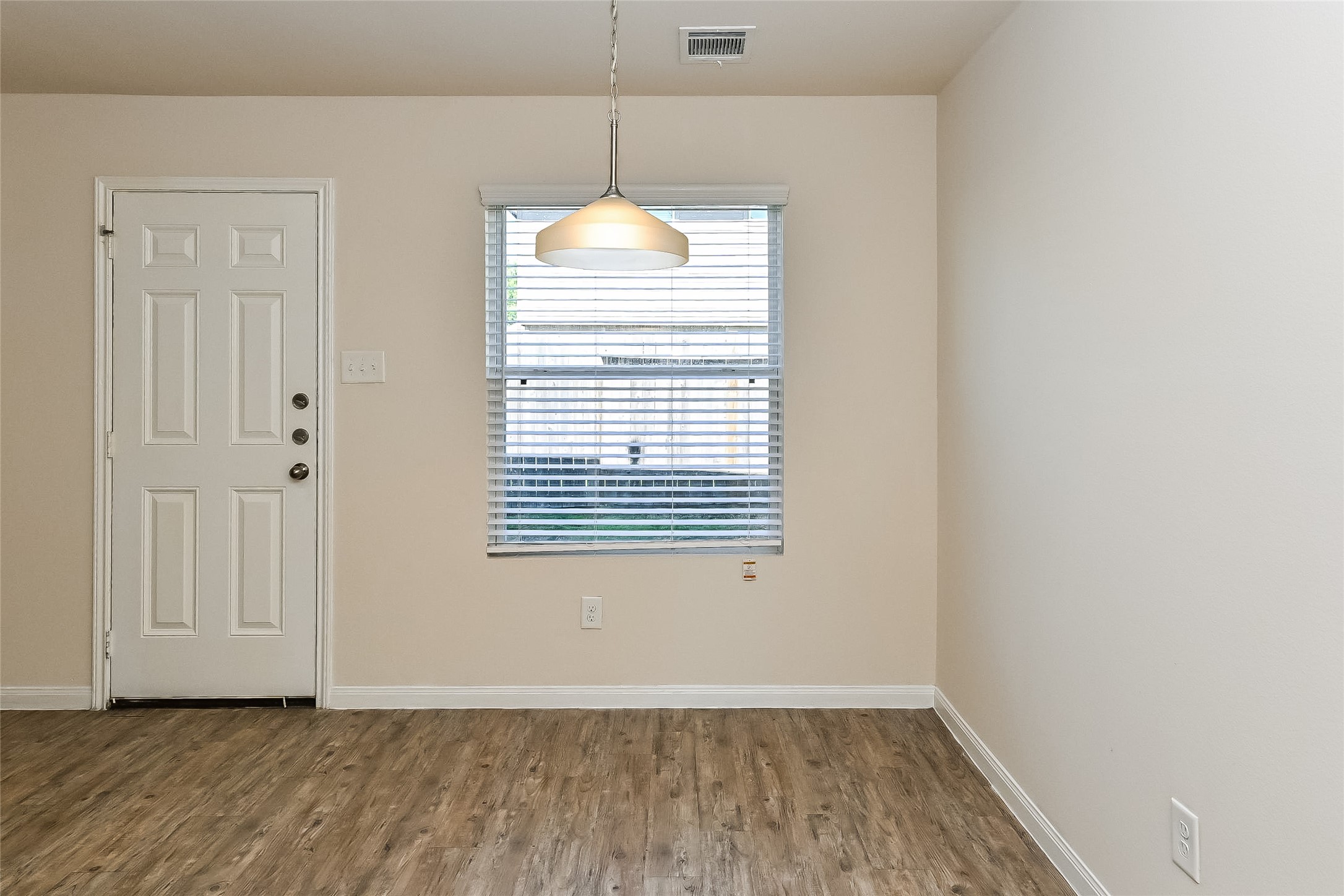12707 Veterans Ranch Road Houston, TX 77014 - Photo 9 of 17 Photos may be representative of the floor plan and not the exact home. Finishes, layout, and features of the actual property for lease may vary.