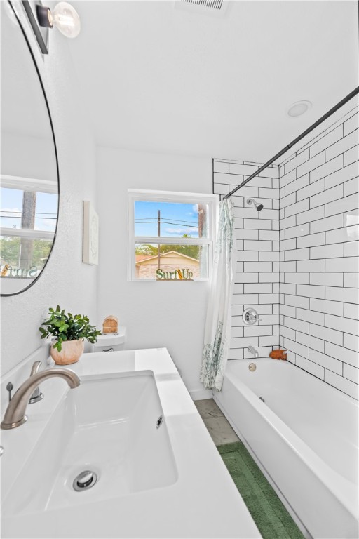 2575 San Angelo Avenue Ingleside, TX 78362 - Photo 32 of 38 a bathroom with a sink a bathtub and a mirror