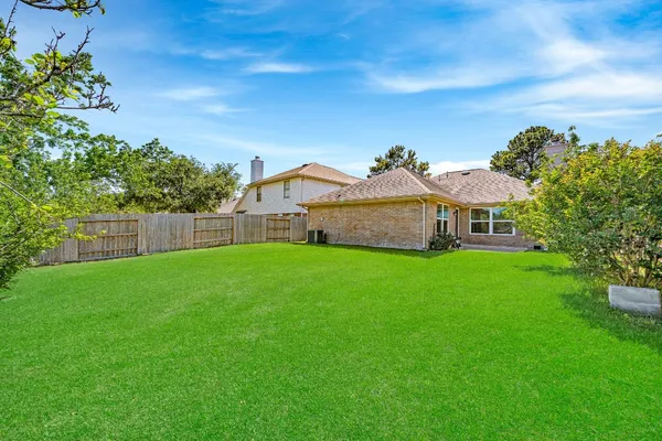$275,000 | 7118 Meadow Hawk Court, Houston, TX 77041