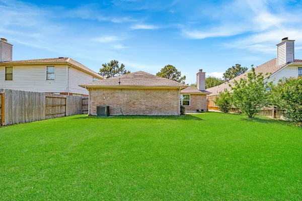 $275,000 | 7118 Meadow Hawk Court, Houston, TX 77041