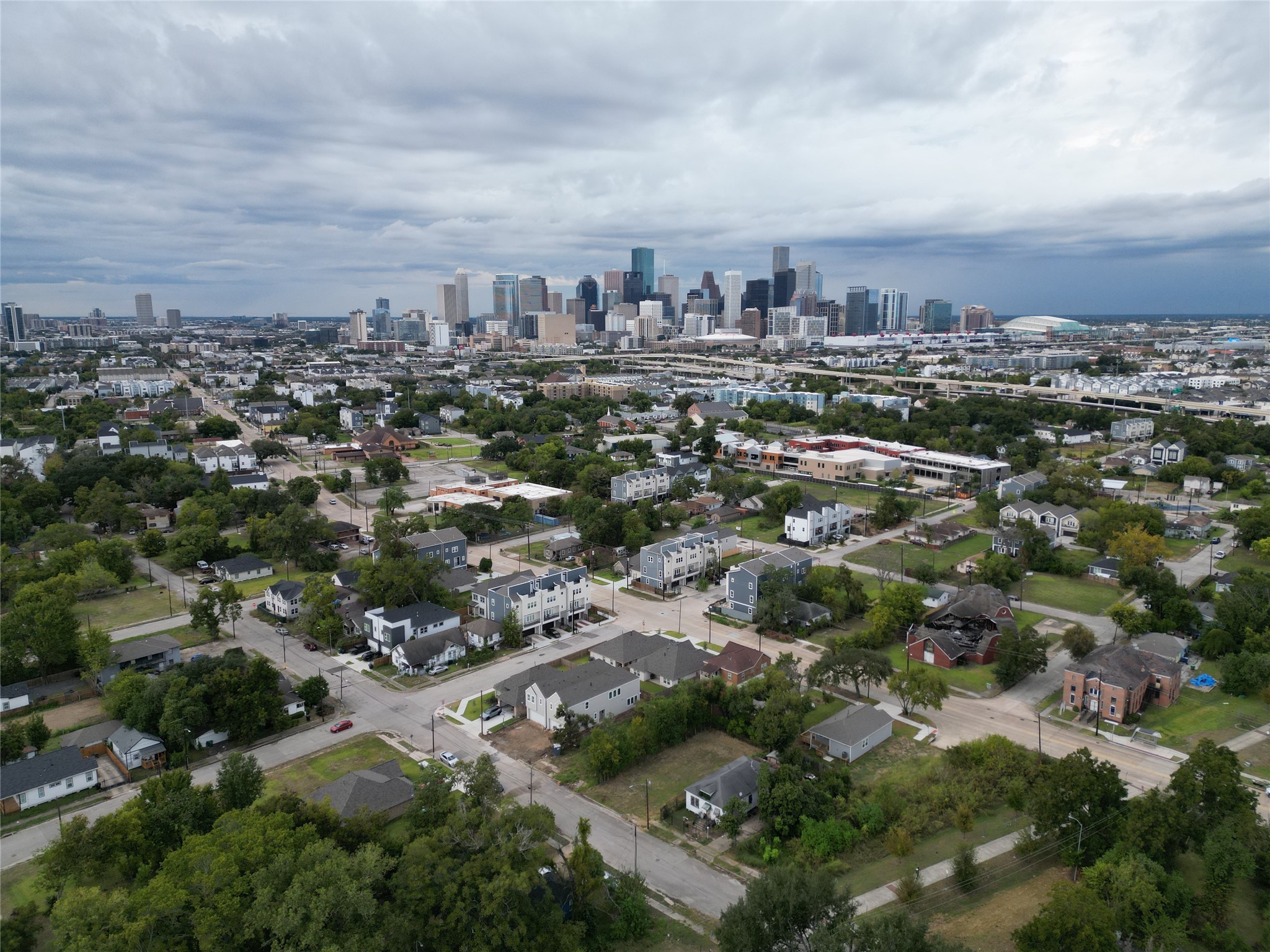 3217 Tuam Street Houston, TX 77004 - Photo 4 of 6 a view of a city