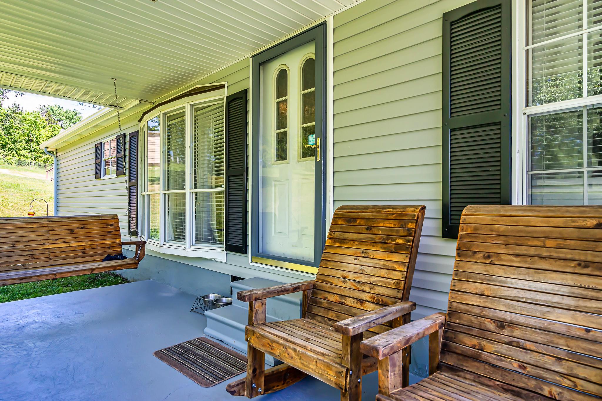 258 Clear Springs Road Harriman, TN 37748 - Photo 4 of 34 FRONT PORCH