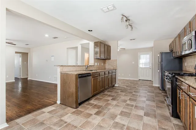 $1,850 | 10818 Sharondale Lane, Dallas, TX 75228