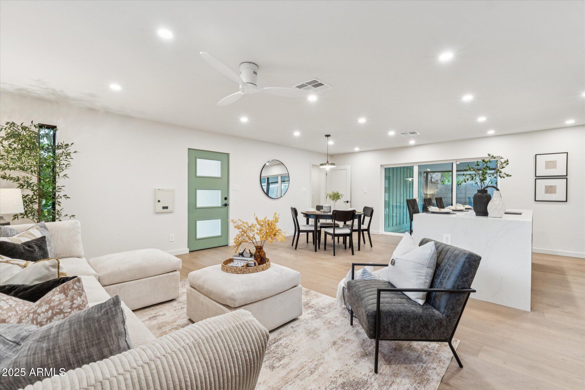 2423 East Flower Street Phoenix, AZ 85016 - Photo 1 of 15 Living Room