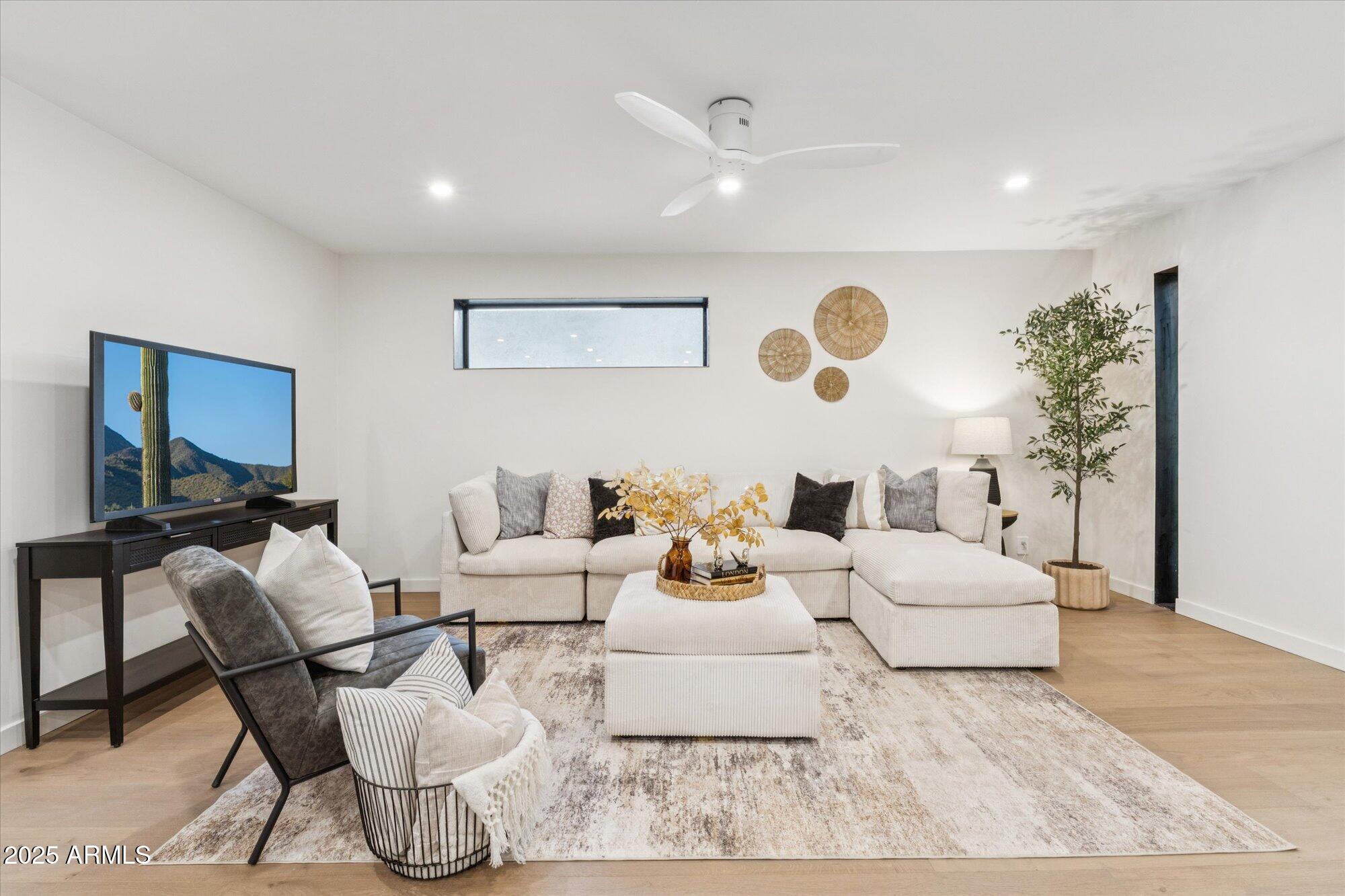 2423 East Flower Street Phoenix, AZ 85016 - Photo 4 of 15 Living Room