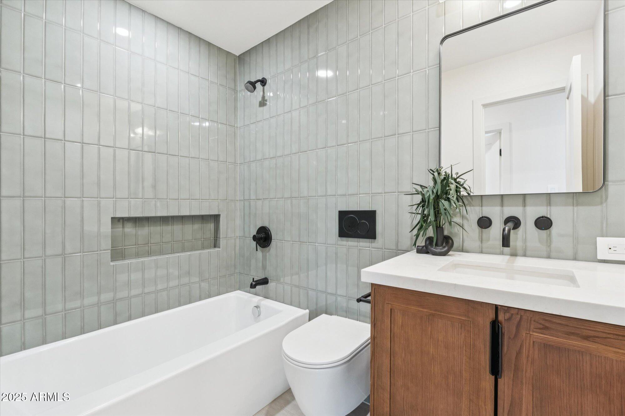2423 East Flower Street Phoenix, AZ 85016 - Photo 9 of 15 Guest Bathroom