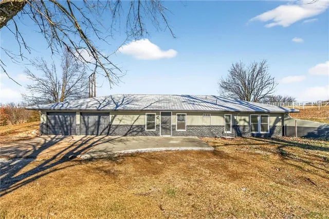 $350,000 | 28200 Northeast 160 Street, Excelsior Springs, MO 64024